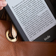 Ilustración para el artículo titulado Filtradas las especificaciones de un supuesto nuevo Kindle de Amazon